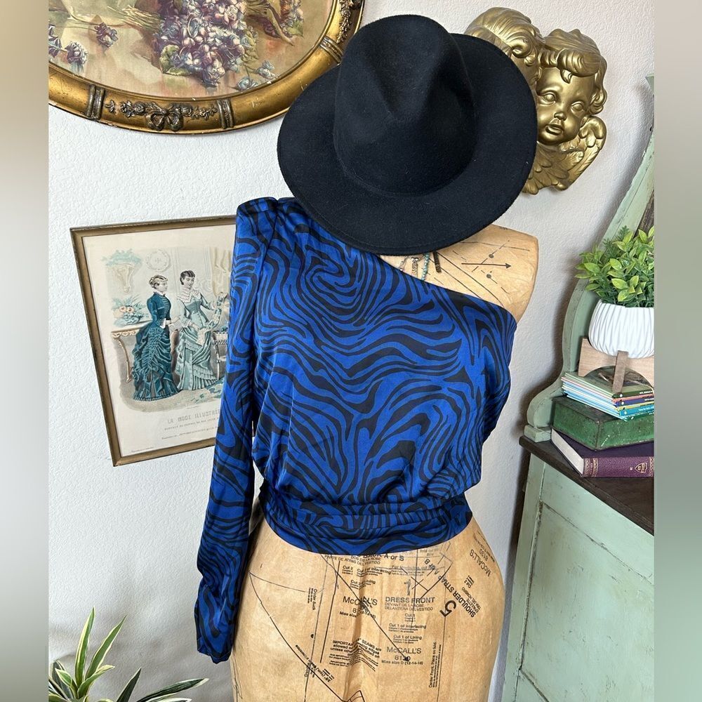 SO Goods For Life NWT Royal Blue Black Shiny One Shoulder Zebra Crop Blouse M